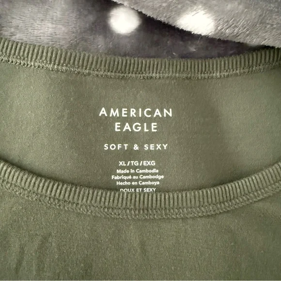 American Eagle Outfitters Olive Short Sleeve Tee - Picture 2 of 3